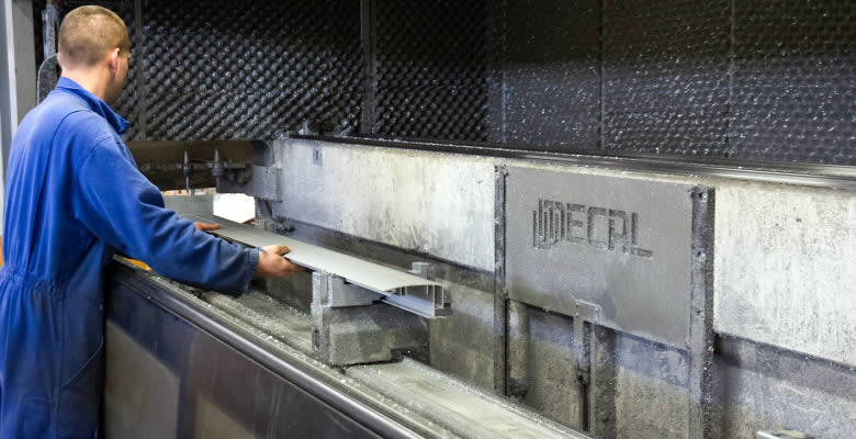 Un spécialiste Normoutils industrie fabricant une pièce de metal instustrielle